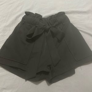 Black bow shorts